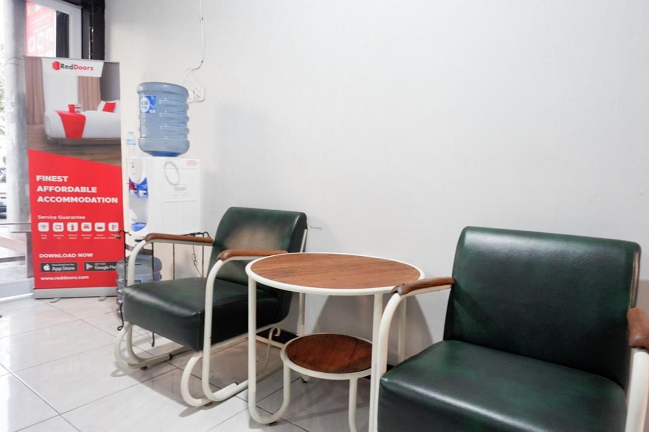 Hotel Reddoorz Near Jalan Adi Sucipto Solo Exterior foto