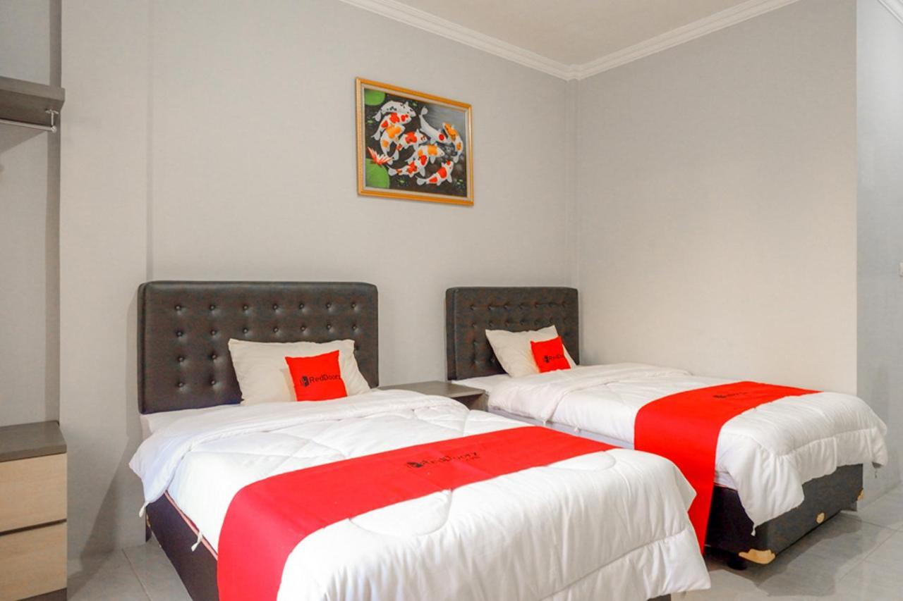 Hotel Reddoorz Near Jalan Adi Sucipto Solo Exterior foto